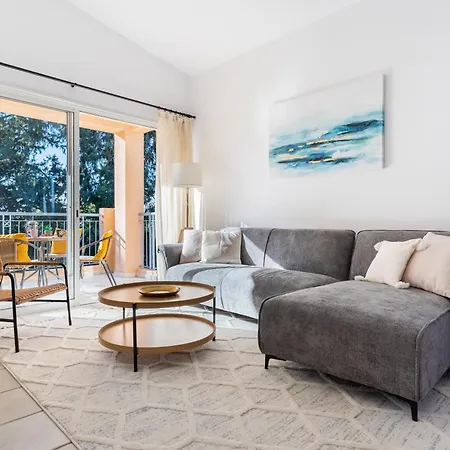 Apartment In Paradise Gardens *